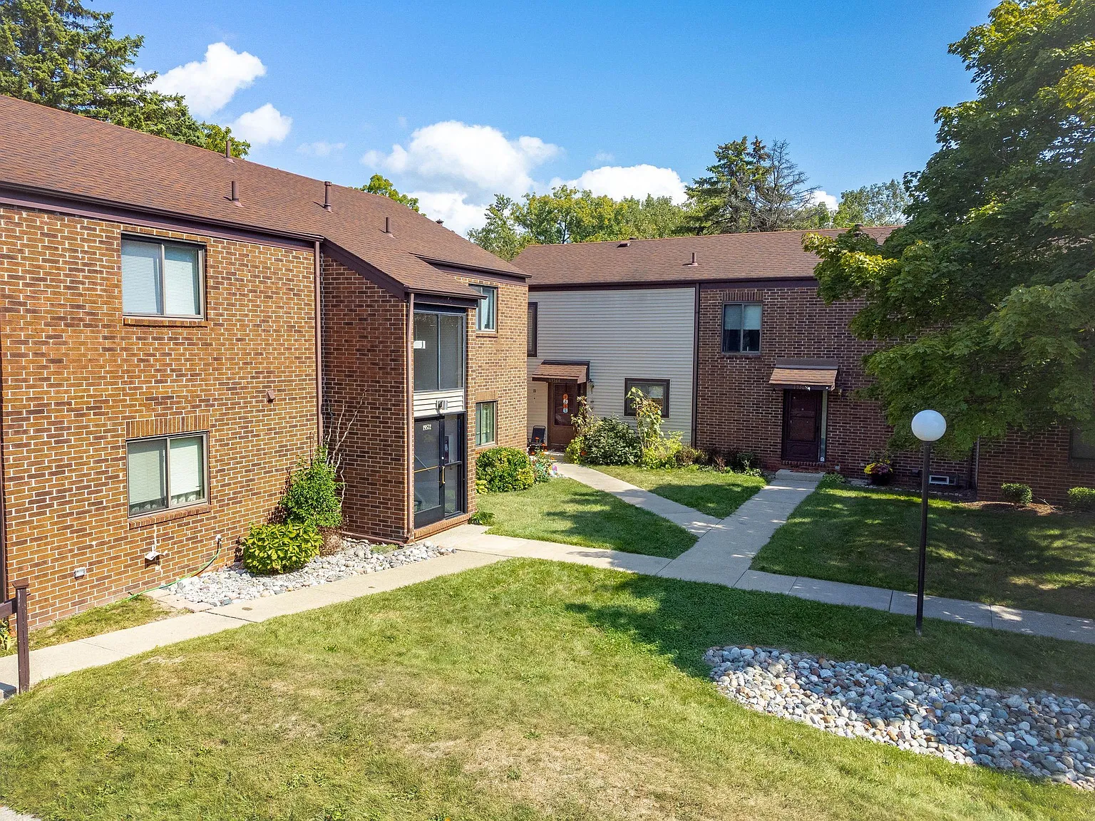 South Glen — Photo 1