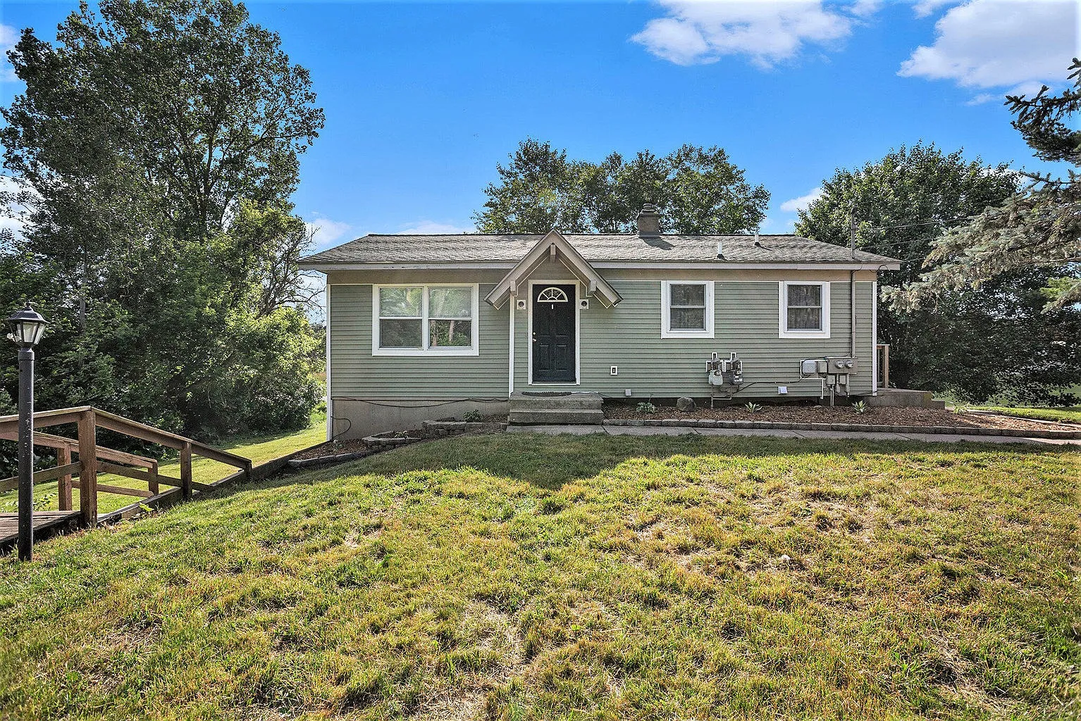 3 bed, $2,200 — Photo 1