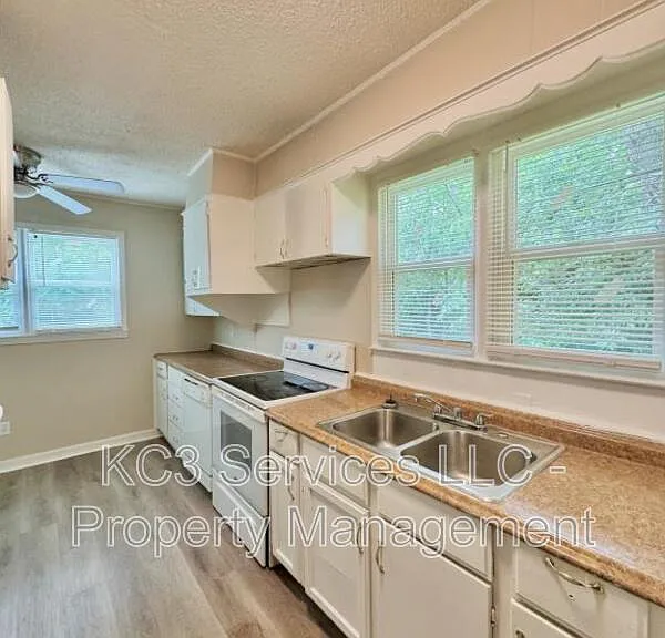 2215 E 81st St — Photo 18