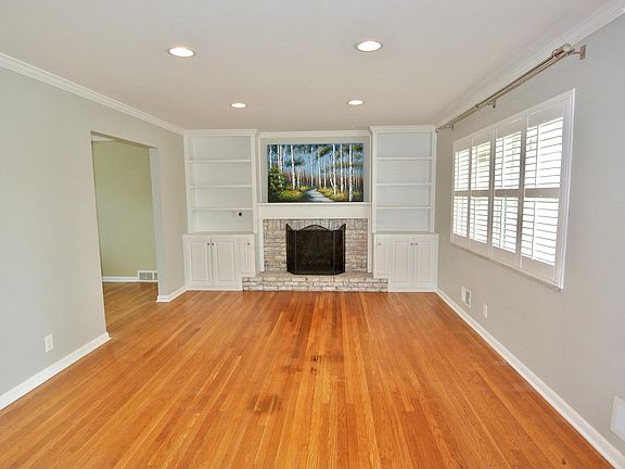 2nd image of 2797 Wellesley Dr