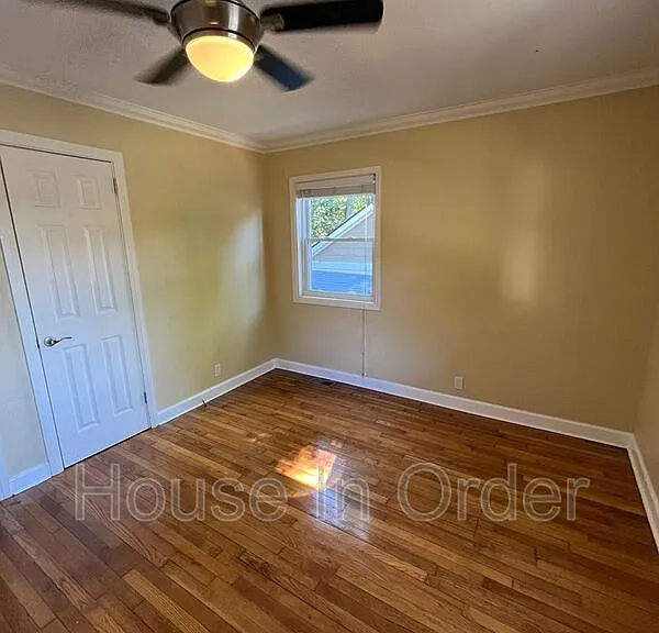 34 Erskine Ave — Photo 9