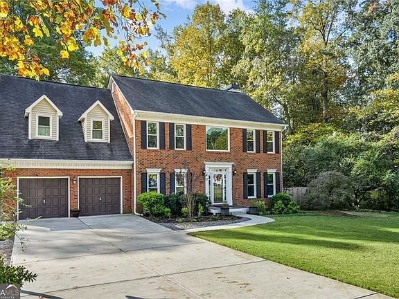 3rd image of 475 Lees Trce SW