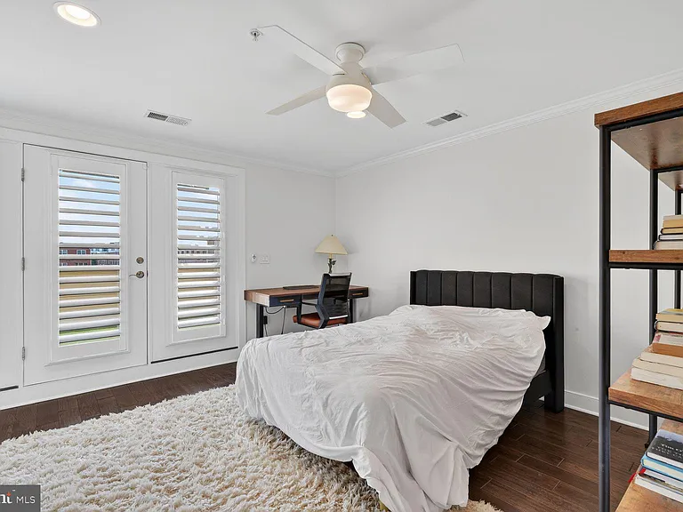 619 E Custis Ave — Photo 19