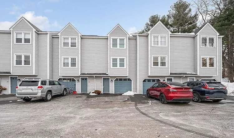 Building Photo - 1431 Pawtucket Blvd #35
