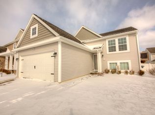8642 Chippewa River Dr, Fowlerville, MI 48836