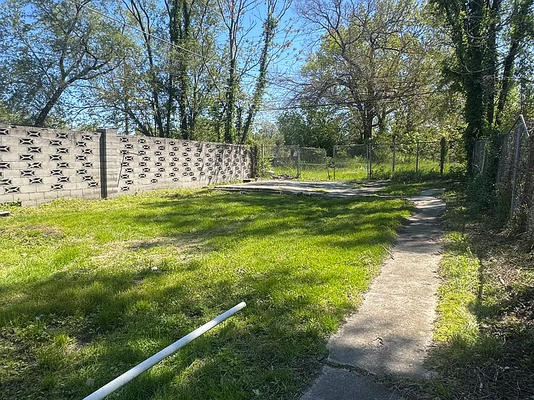 1105 Oklahoma St — Photo 16