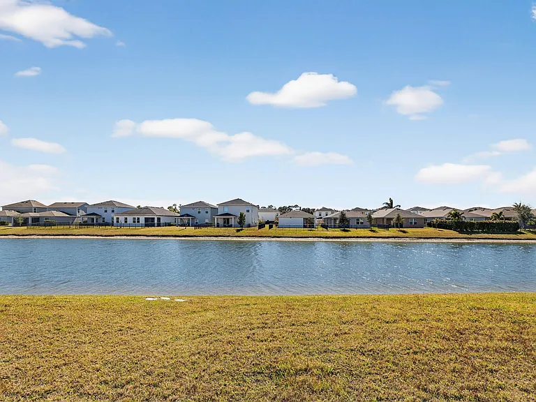 10916 SW Robbia Way — Photo 4