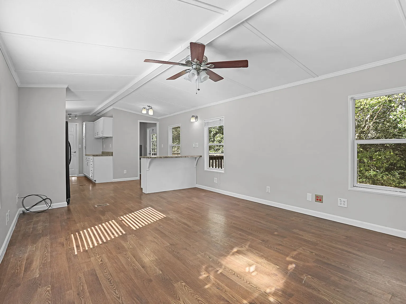3 bed, 1500 sqft, $1,550 — Photo 2