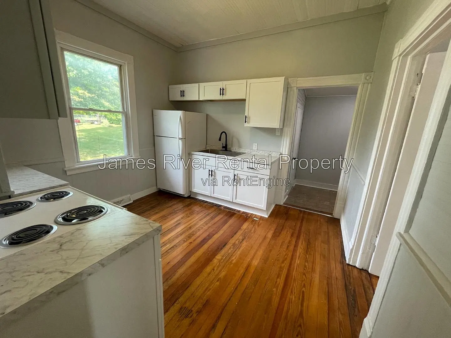 3 bed, 1.0 bath, 873 sqft, $1,295 — Photo 2