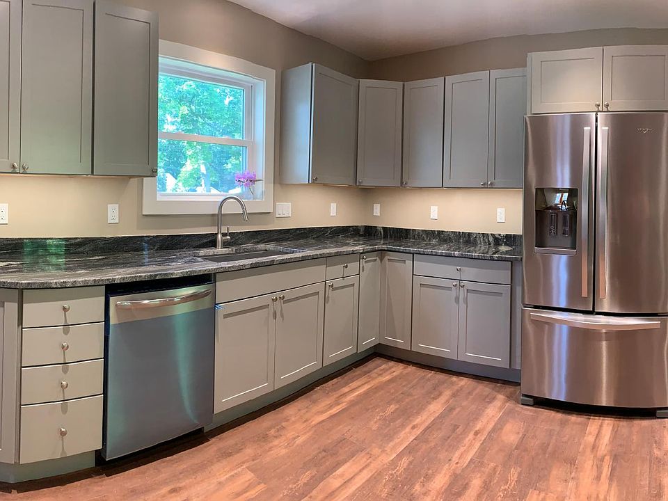 Kitchen - stainless appliances