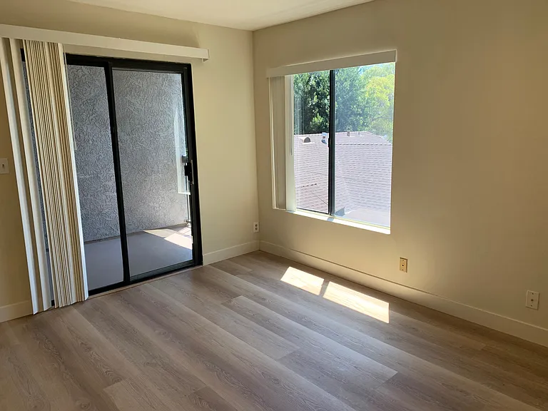 519 Palm Dr #13 — Photo 3