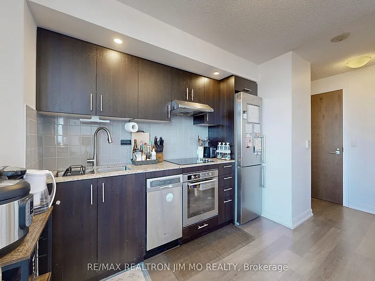 255 Village Green Sq #808 — Photo 20
