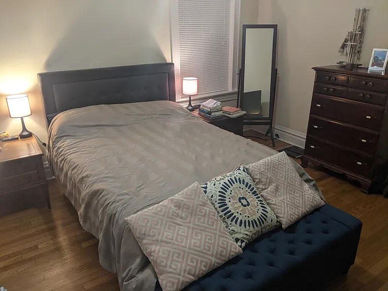 Spacious bedroom.