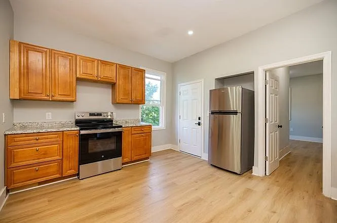 10 Jerome St #1