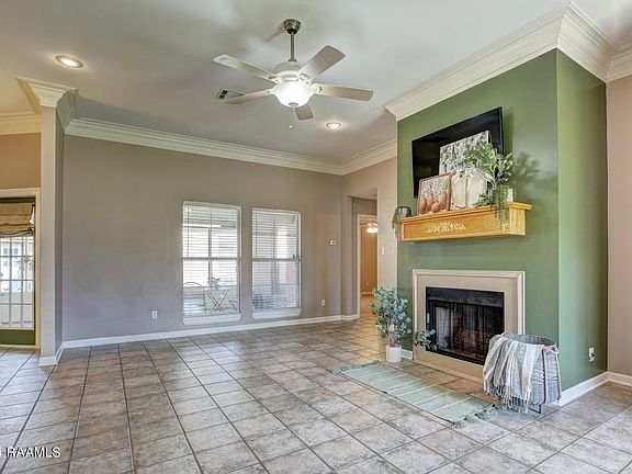 4th image of 723 S Belle Cir