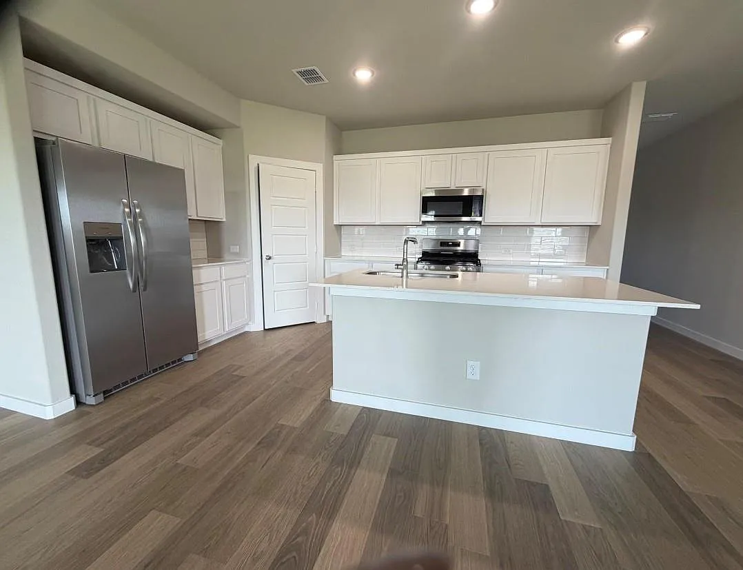 3 bed, 2.5 bath, 1613 sqft, $2,550 — Photo 3
