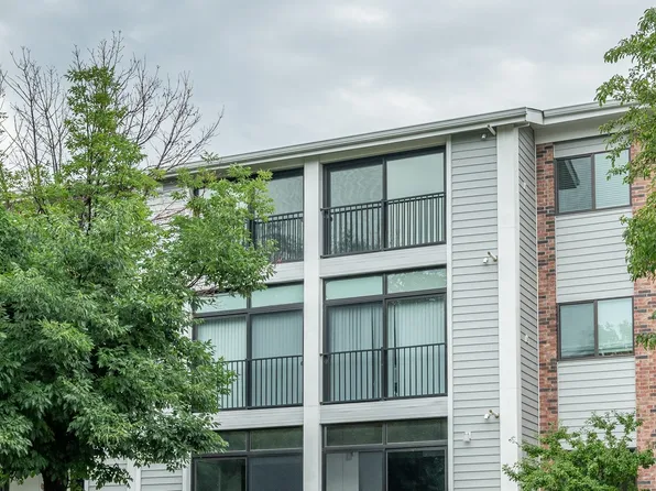 4837 86th St APT 27, Urbandale, IA 50322