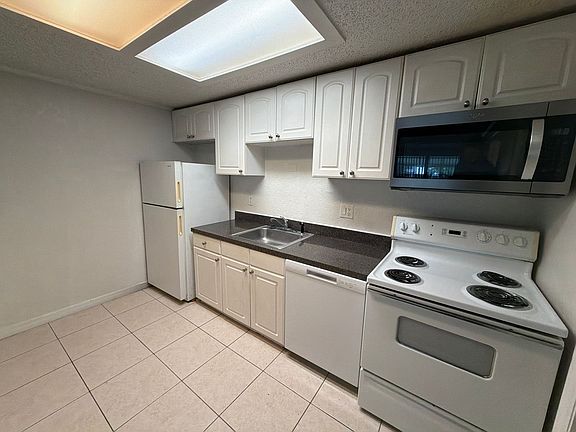 4th image of 4001 E Michigan St #4003