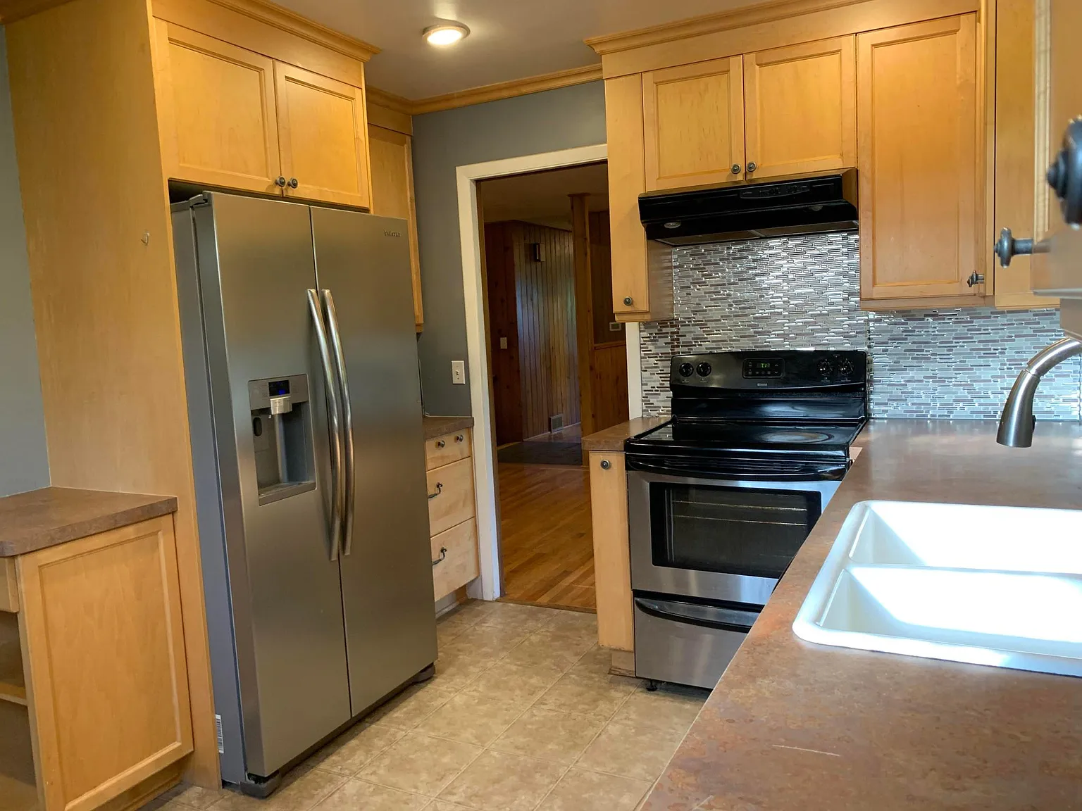 4 bed, 2350 sqft, $4,900 — Photo 3