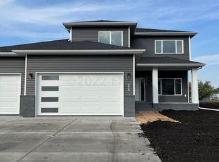 8829 Lost River Rd, Horace, ND 58047