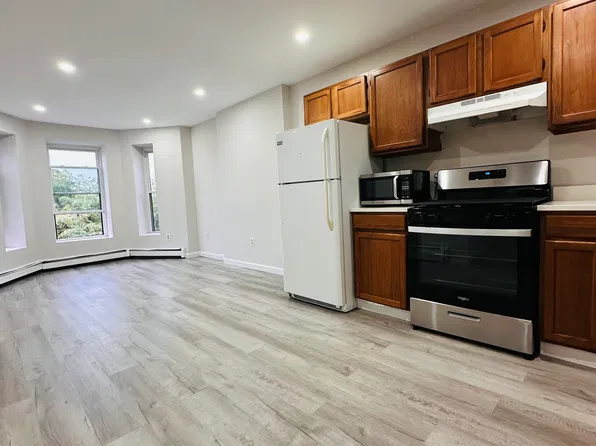 96 Hammond St, Roxbury Crossing, MA