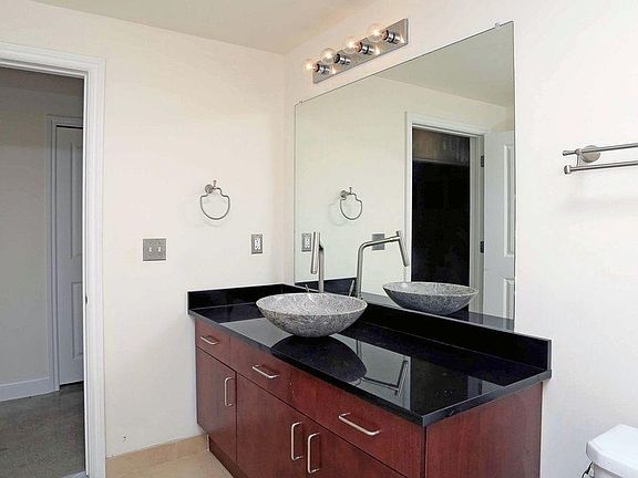 5th image of 1323 Broadway St APT 6B
