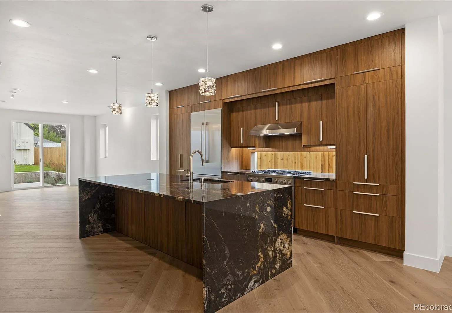 4 bed, 5.0 bath, 4004 sqft, $7,000 — Photo 4