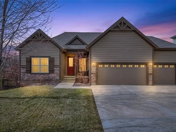 215 S Canyon Dr, Olathe, KS 66061