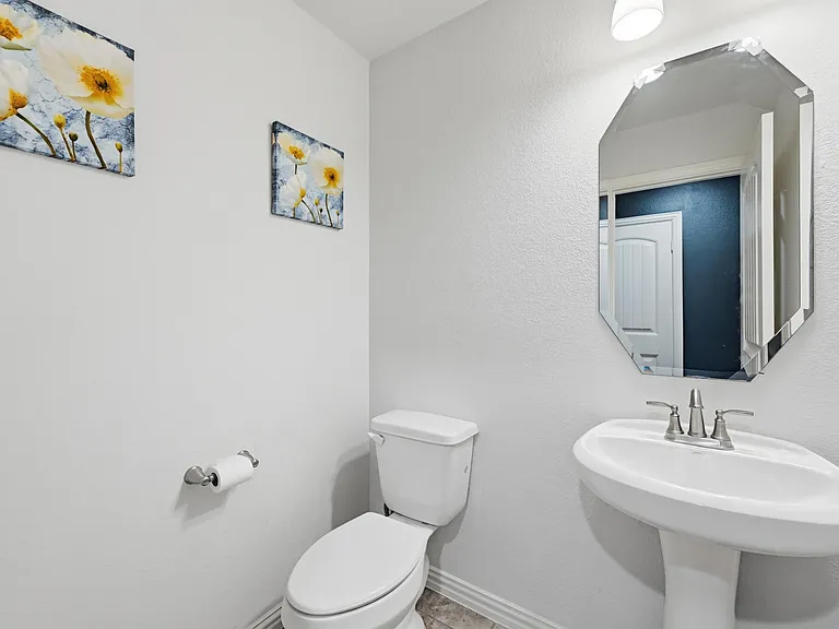 196 Lady Bird Dr — Photo 37