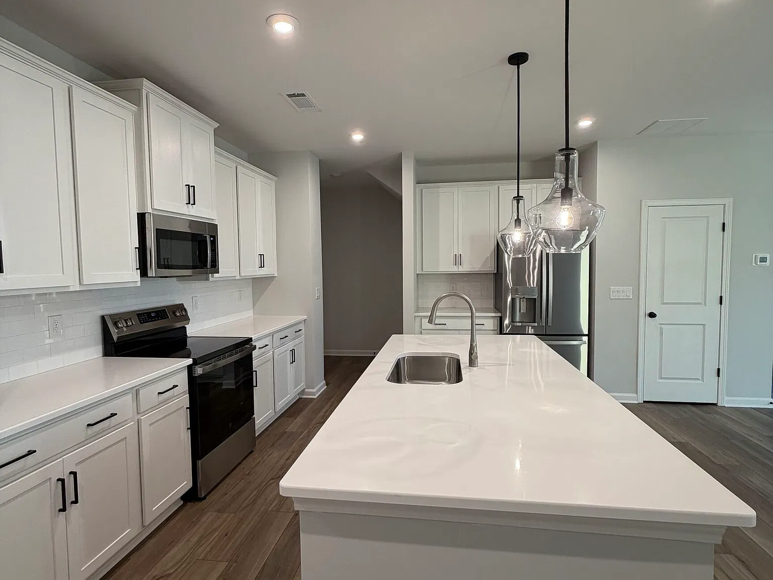 3 bed, 2.5 bath, $2,395 — Photo 3