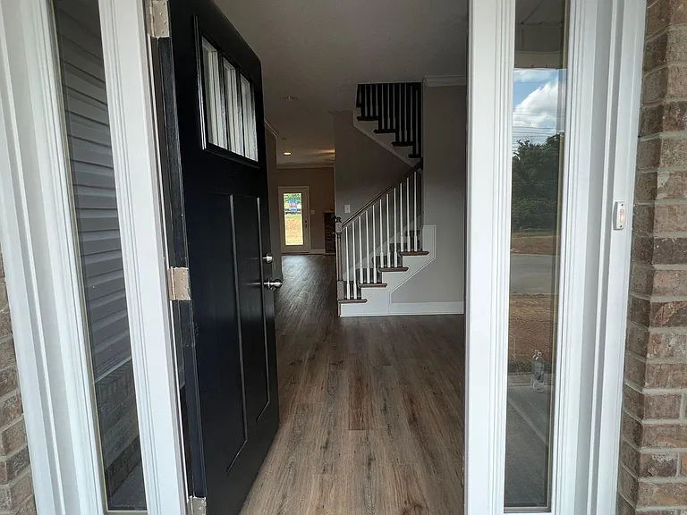 4864 Stoneyhurst Ln — Photo 3