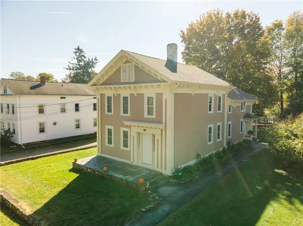7 West St, Ashaway, RI 02804