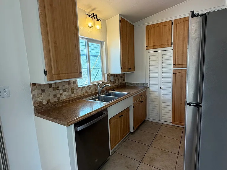2474 Elden Ave #B — Photo 8