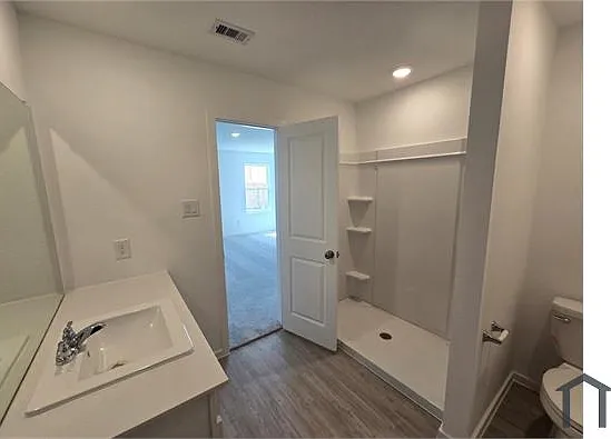 4 bed, 1760 sqft, $2,400 — Photo 4