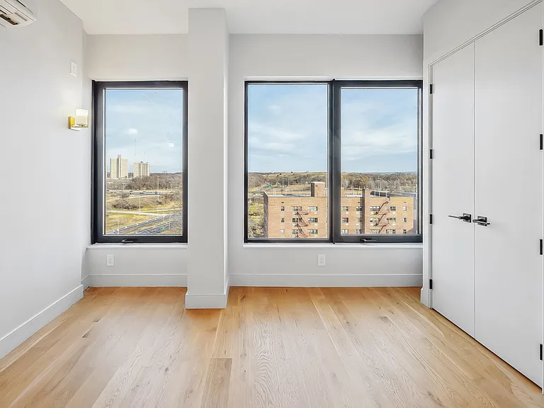 1890 Pelham Pkwy S #9C — Photo 7