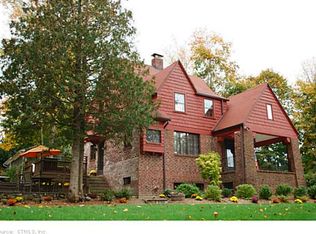 4 Alling St, Woodbridge, CT 06525