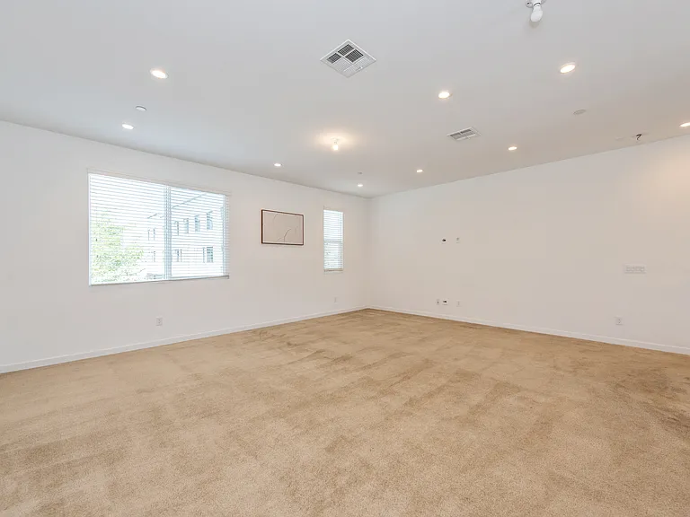 143 Schick — Photo 5
