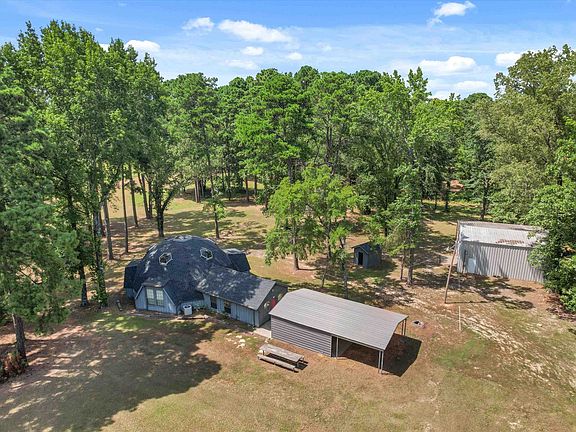 3rd image of 637 County Rd