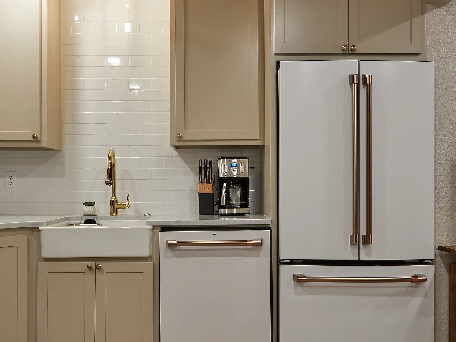 2 bed, 750 sqft, $2,500 — Photo 4