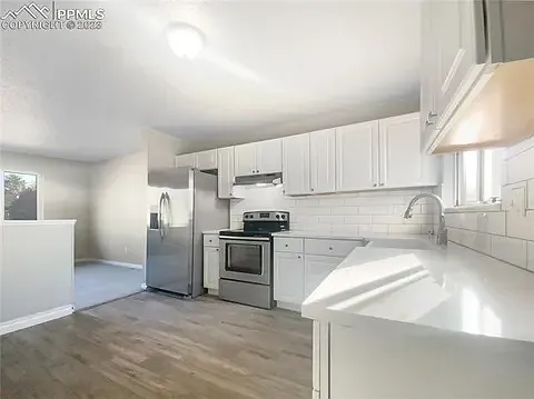 2423 Camelot Ct — Photo 6