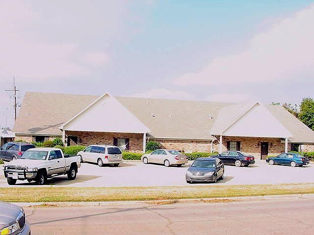 2nd image of 1201 Main St