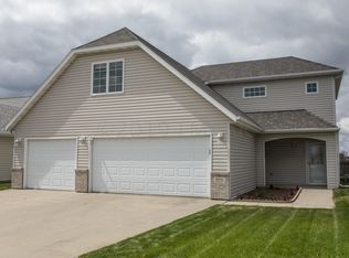 870 Homestead Ct, West Fargo, ND 58078