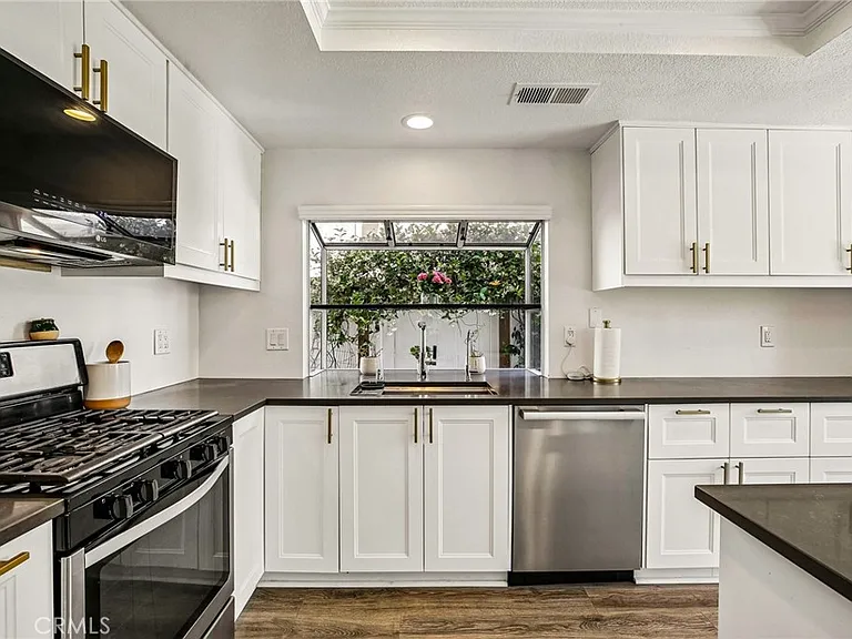 24882 Oxford Dr — Photo 13