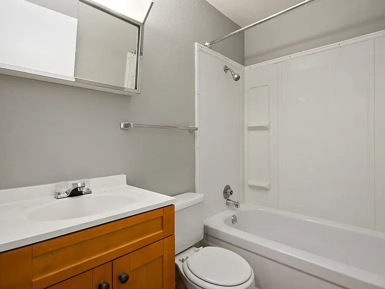 Colton Heights Apartments — Photo 26