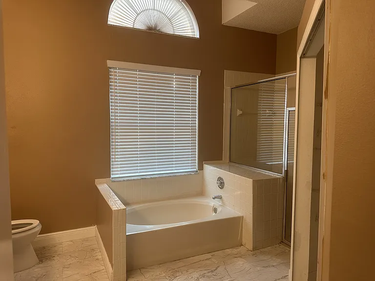 1913 Alafia Oaks Dr — Photo 11