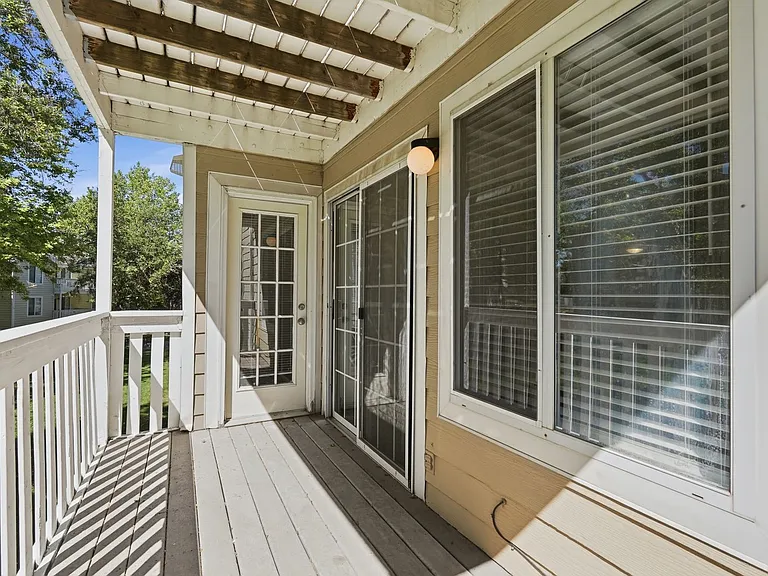 Woods Crossing Apartments — Photo 12