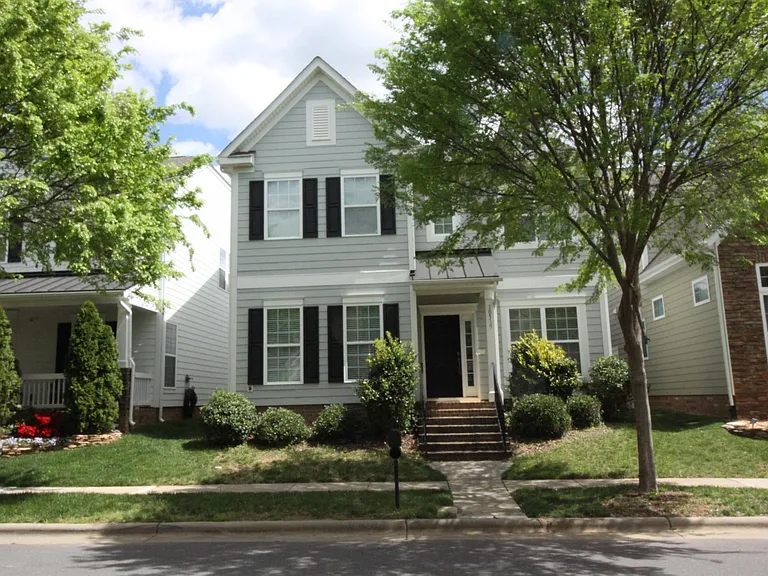 Royal Winchester Dr — Photo 1