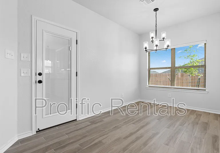 507 Tooter St — Photo 11