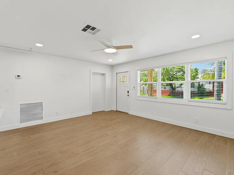 802 Lytle St — Photo 6