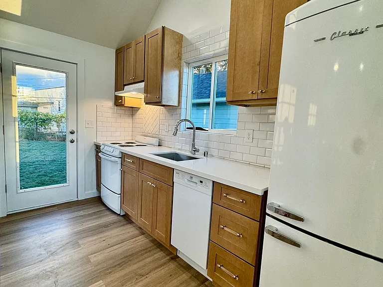 15003 W Thorne Ln SW — Photo 5